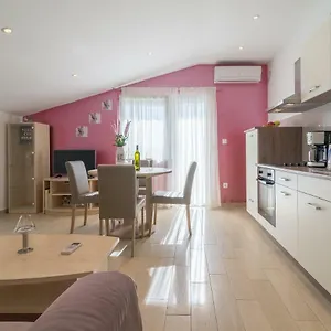  Apartament Orhideja